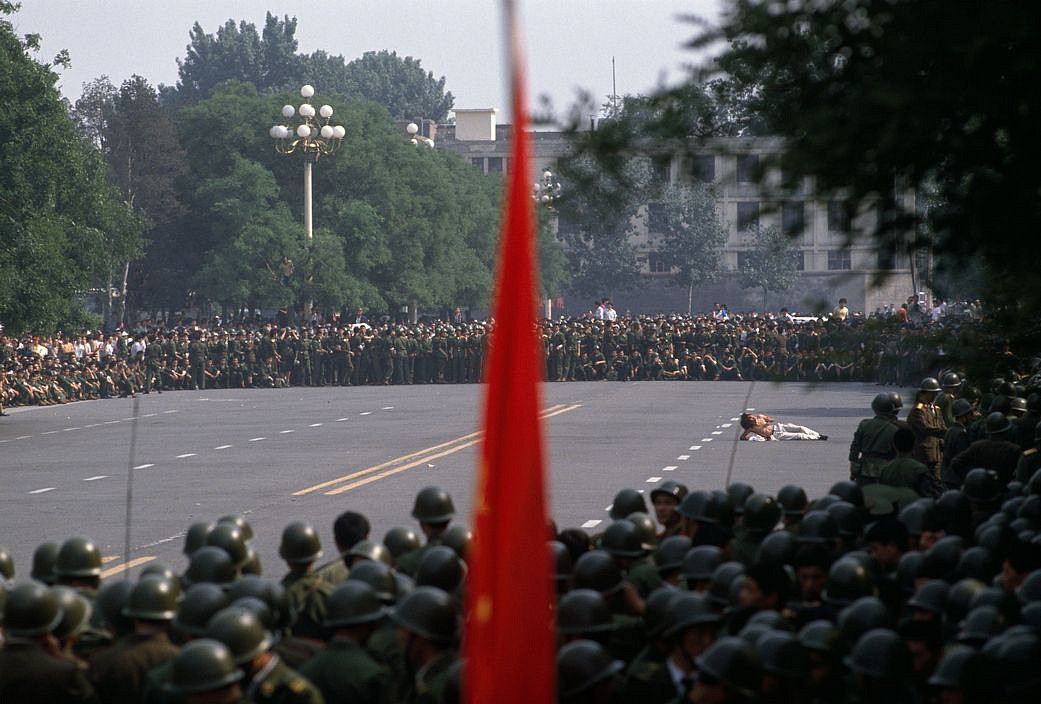 Stuart FRANKLIN, The government crackdown starts, Tiananmen Square protests, Beijing, China, 2nd June
1989, C-print